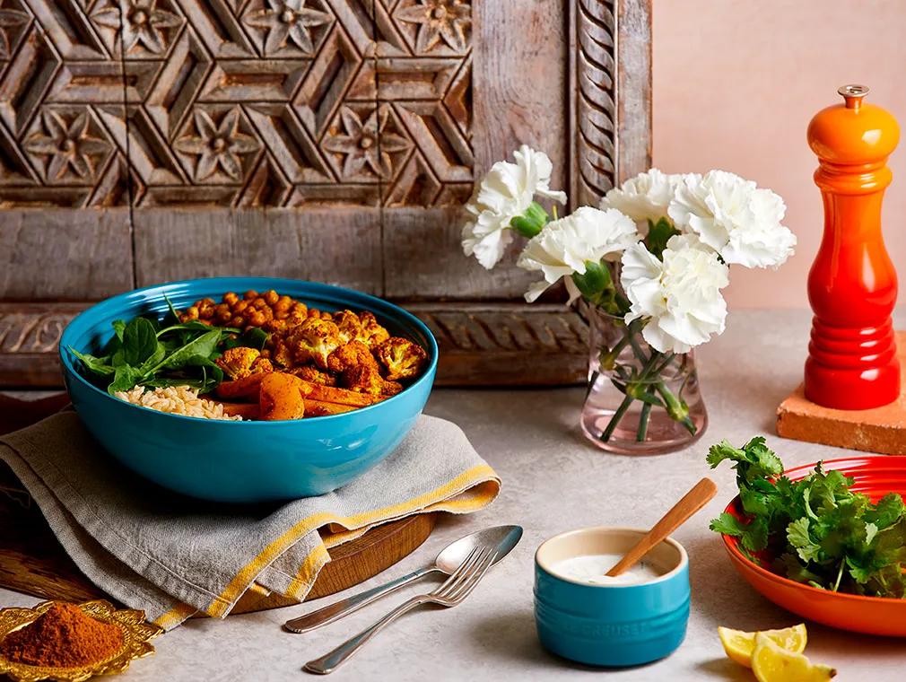 Buddha bowl ze smażonym kalafiorem z curry i dynią piżmową