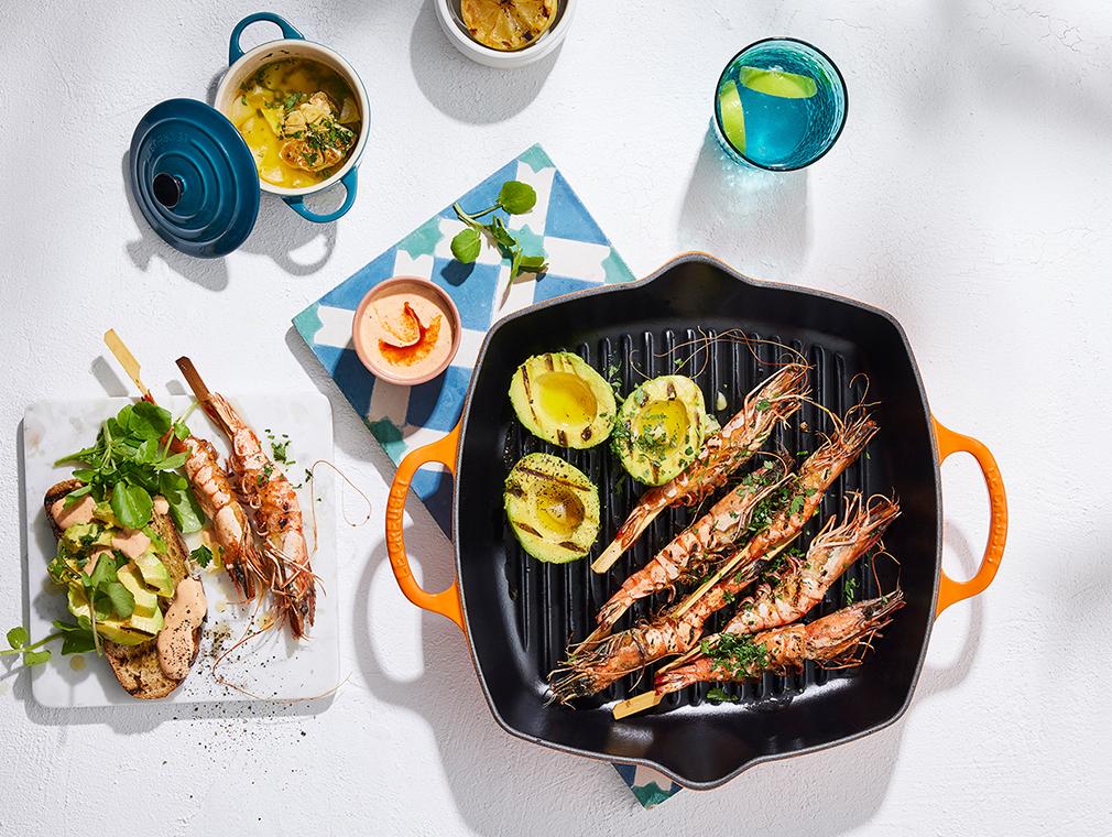 Grillowane krewetki z tostami z awokado