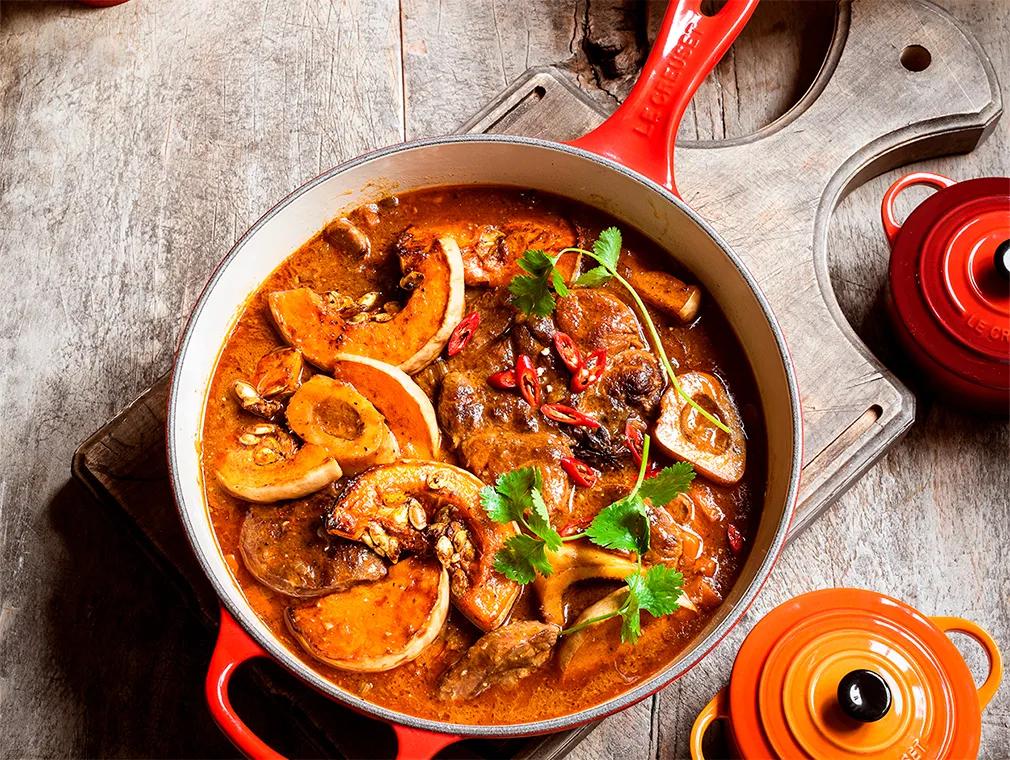 Potrawka wołowa z miso, palonym masłem, imbirem i pieczoną dynią piżmową