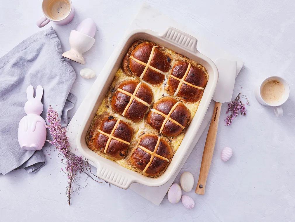 Pudding z bułeczkami wielkanocnymi