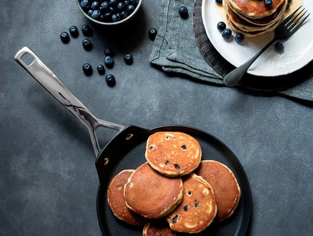 Jagodowe pancakes z miodem