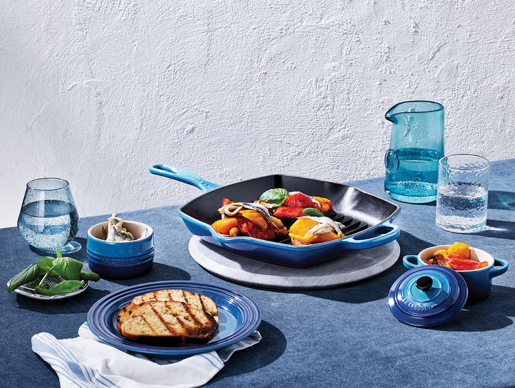 Pieczone, marynowane papryki na tostach z czosnkiem